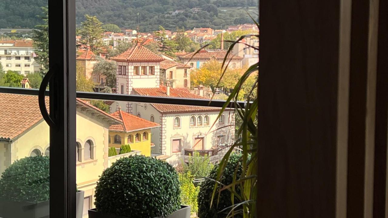 Atico De Diseno Con Terraza En El Centro De Olot Lägenhet Exteriör bild